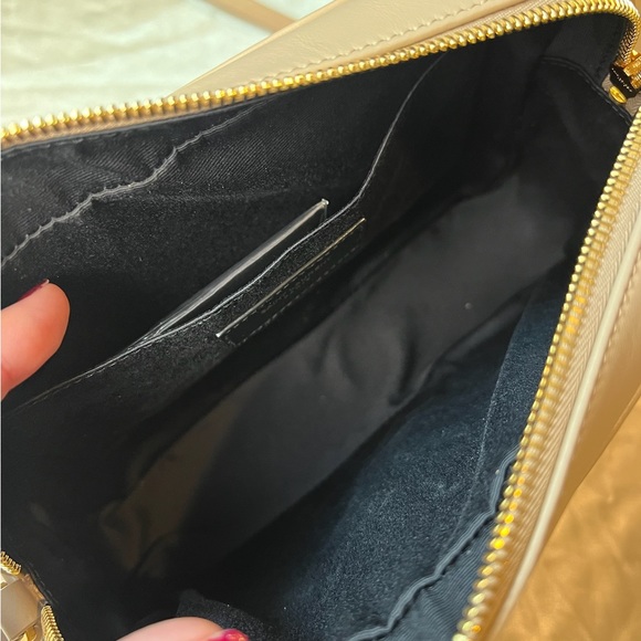 💞💞SOLD💞💞Yves Saint Laurent Beige Lou Camera Bag - Picture 8 of 10